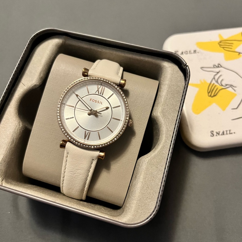 Carlie Three-Hand Winter White Leather Watch
Item# ES4465